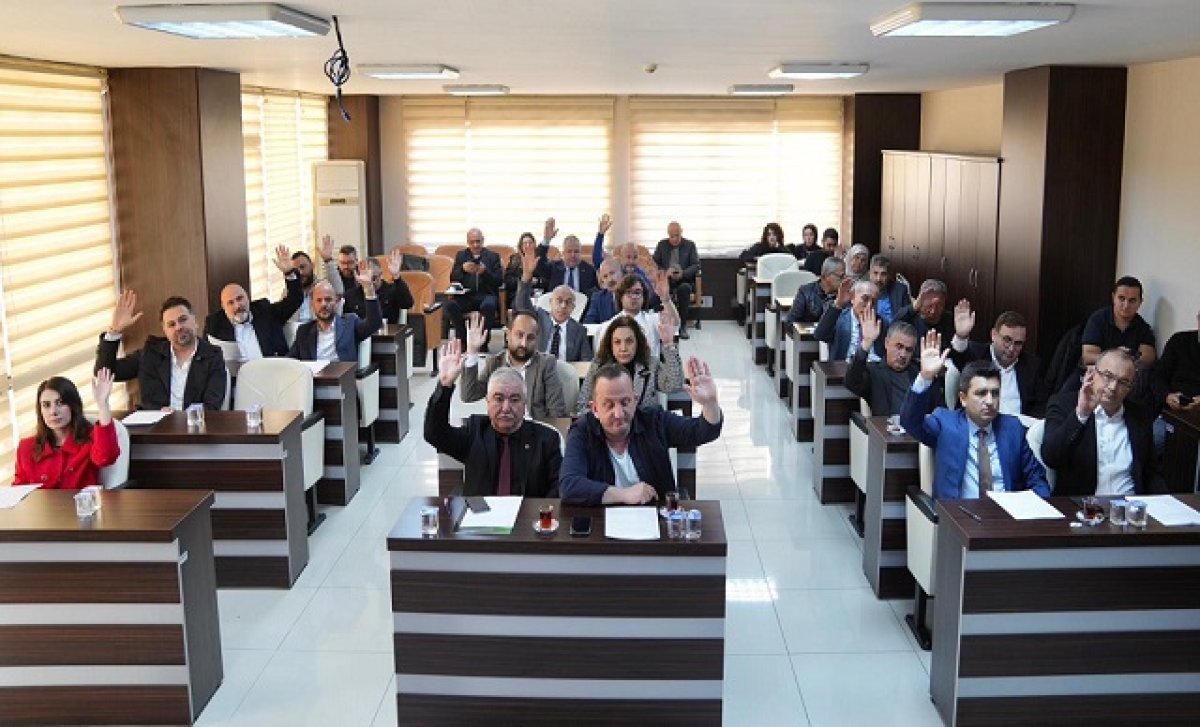 BELEDİYE MECLİSİ’NDEN CEMAL ÖZTÜRK’E VEFA