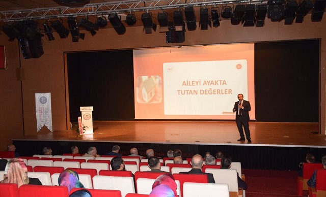 "Aileyi Ayakta Tutan Değerler" Konferansı